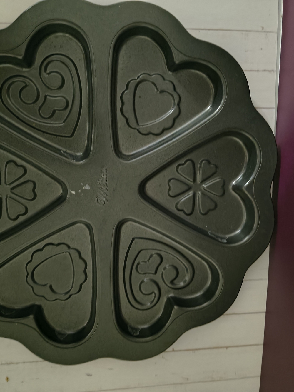 Wilton Black Heart-Shaped 6 Cavity Cake and Treat Pan